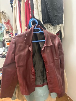 Chaqueta de cuero roja