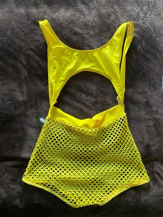 Mono de verano amarillo