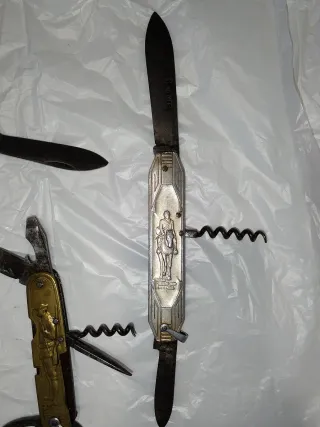 4 navajas multiherramientas antiguas