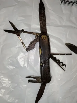 4 navajas multiherramientas antiguas