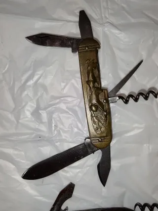 4 navajas multiherramientas antiguas