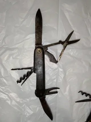 4 navajas multiherramientas antiguas