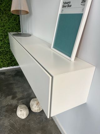 Aparador suspendido Viccarbe lacado blanco