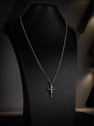 Cadena de oro 18k con colgante de cruz