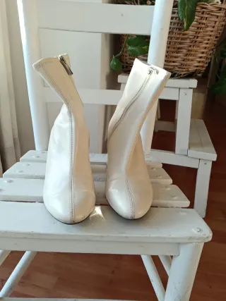 Botines blancos tacón