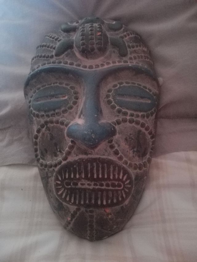 Maschera decorativa in gesso