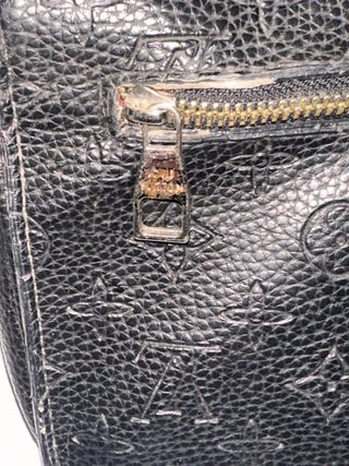 Borsa Louis Vuitton Nera con Dettagli Rossi