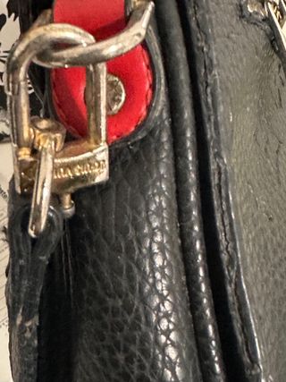 Borsa Louis Vuitton Nera con Dettagli Rossi