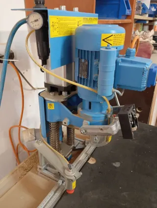 Bisagradora Hettich  Monofásica blue Max mini.