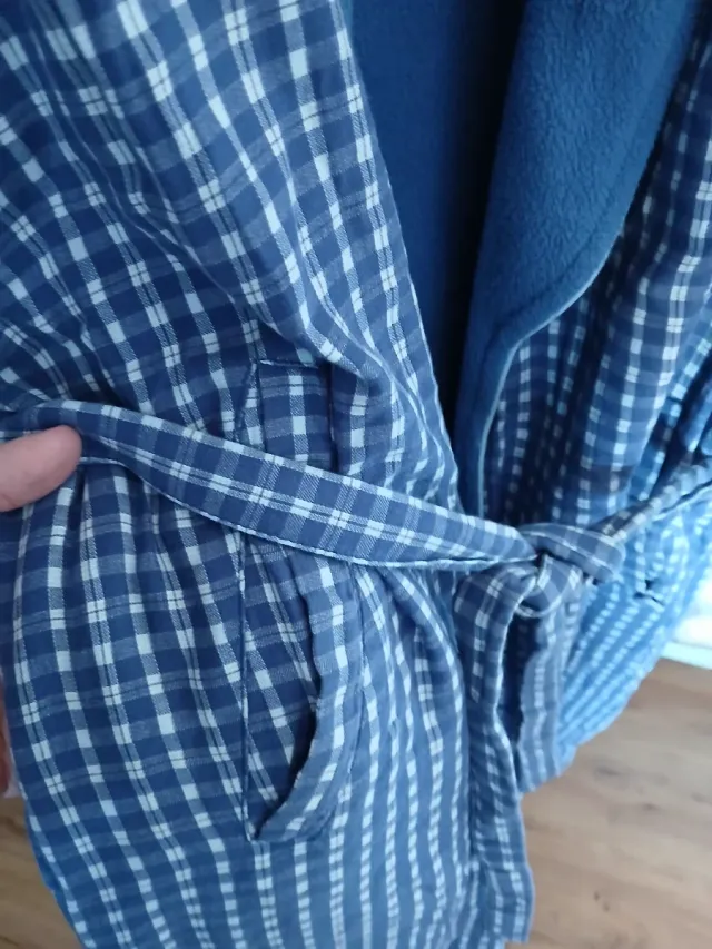 Bata de casa azul y blanca a cuadros