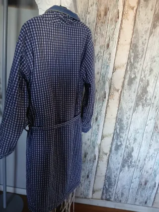 Bata de casa azul y blanca a cuadros