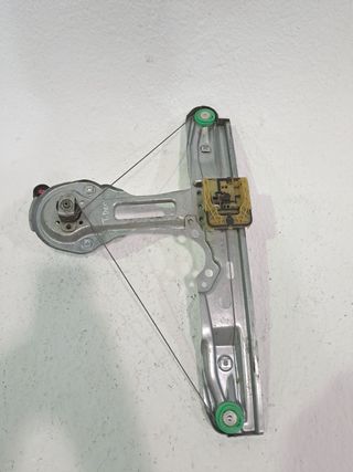 ELEVALUNAS TRASERO DERECHO FORD FOCUS (5)