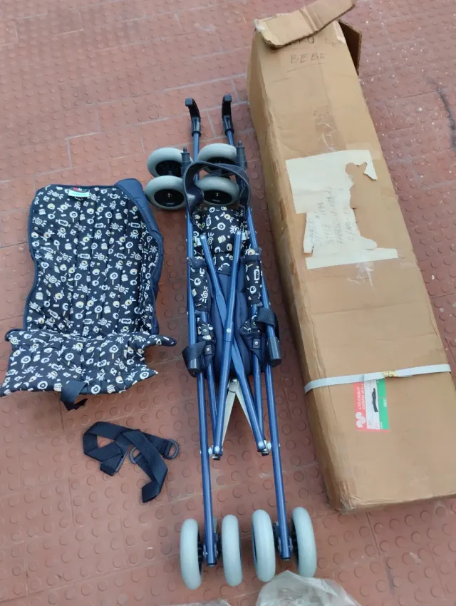 Cadeira dobrável para bebês ou crianças pequenas. 35€