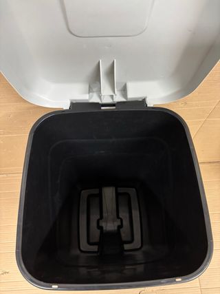 Contenedor Tayg 60L Negro/Gris con Pedal