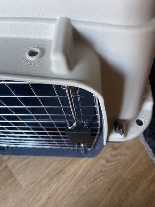 Transportín mediano-grande gris y blanco