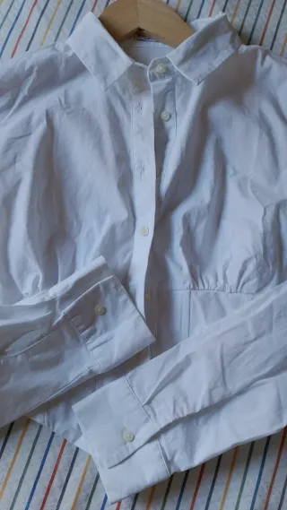 Camisa blanca entallada