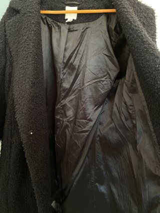 Gabardina negra con cinturón