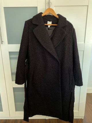 Gabardina negra con cinturón