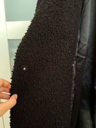 Gabardina negra con cinturón