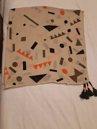 Pañuelo Skunkfunk Beige con Estampado Geométrico