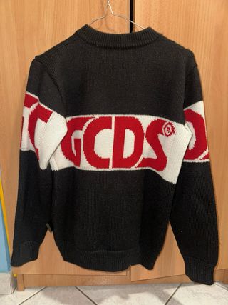 Maglione GCDS nero con logo rosso e bianco