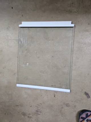 Cajoneras y baldas de cristal y plástico