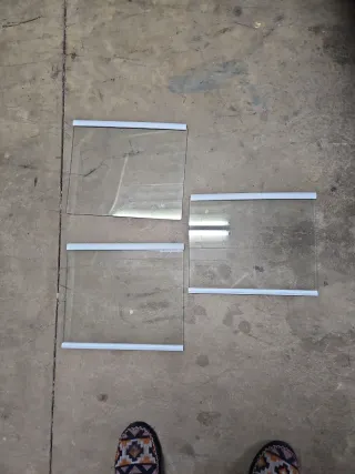 Cajoneras y baldas de cristal y plástico