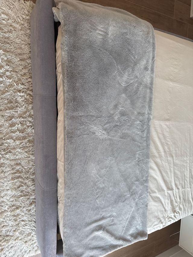 Manta cinza pelo Zara Home