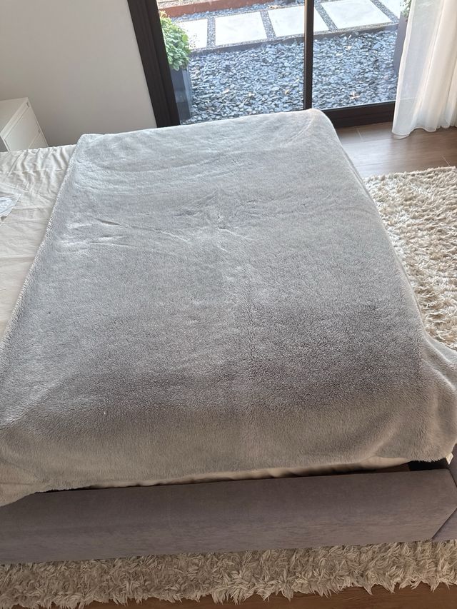 Manta cinza pelo Zara Home