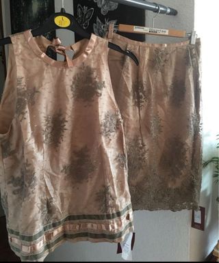 Conjunto falda y blusa beige/dorado Talla L