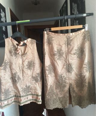 Conjunto falda y blusa beige/dorado Talla L