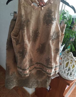 Conjunto falda y blusa beige/dorado Talla L