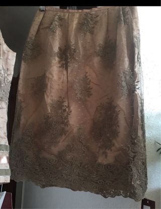 Conjunto falda y blusa beige/dorado Talla L