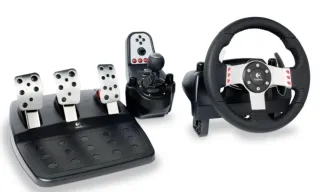 Volante Logitech G27 con pedales y palanca