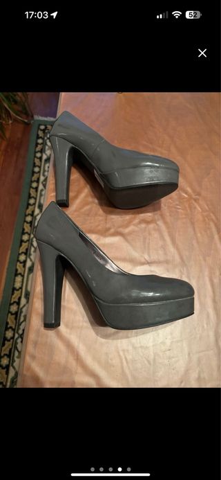 Zapatos de tacón grises Esprit