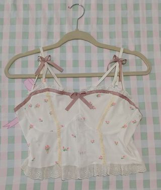 Top lencero floral rosa y blanco