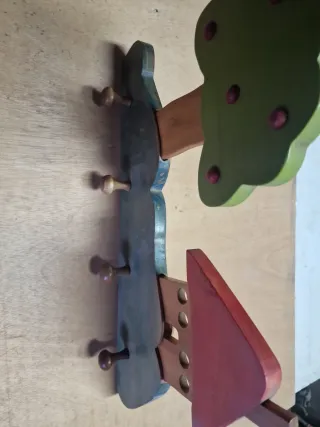 Percha infantil madera árbol y casa