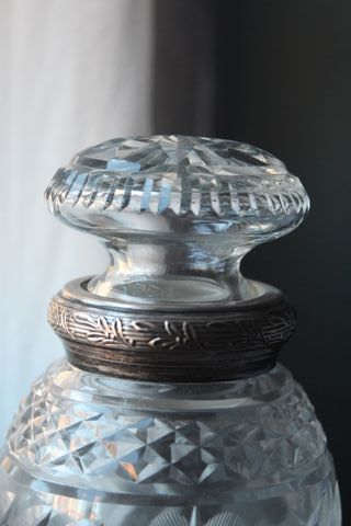 Bombonera de cristal tallado y plata