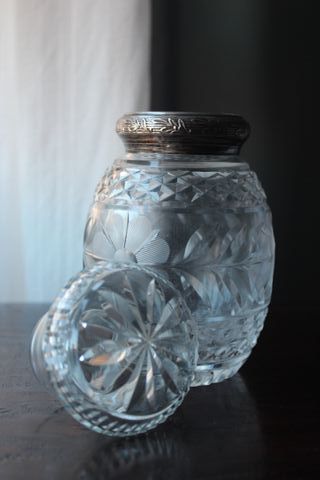 Bombonera de cristal tallado y plata