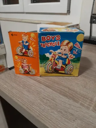 Triciclo in latta vintage