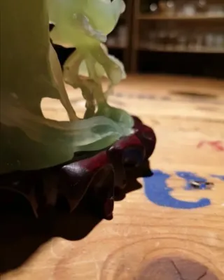 Figura de Jade con Flores