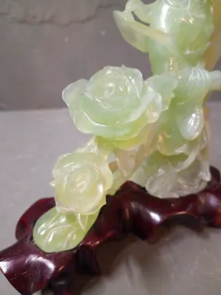 Figura de Jade con Flores