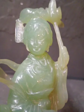 Figura de Jade con Flores