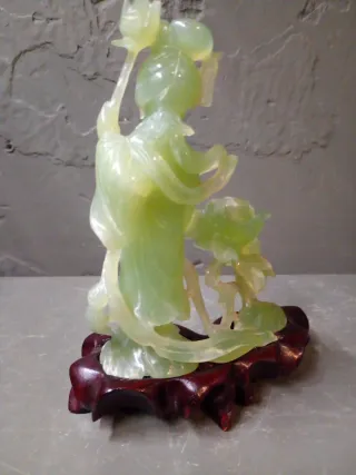 Figura de Jade con Flores