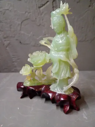 Figura de Jade con Flores
