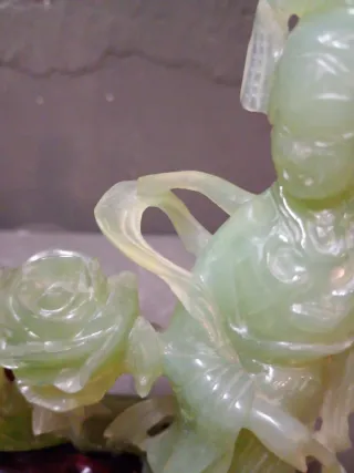 Figura de Jade con Flores