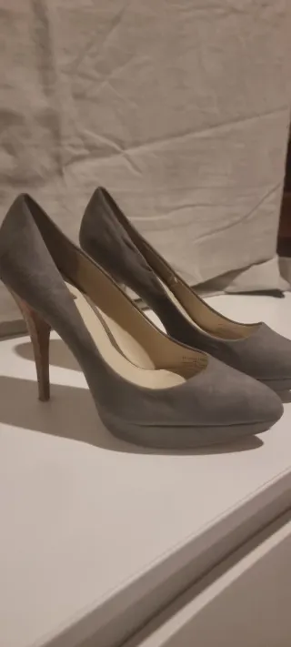 Zapatos de tacón Zara grises
