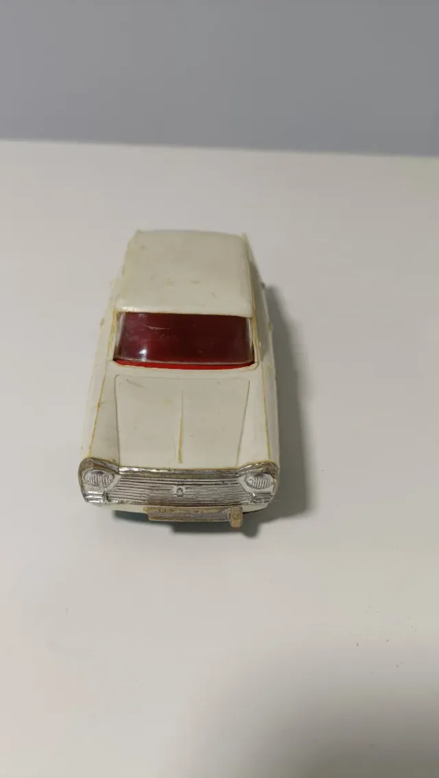 Coche de juguete Seat 1500 gozan