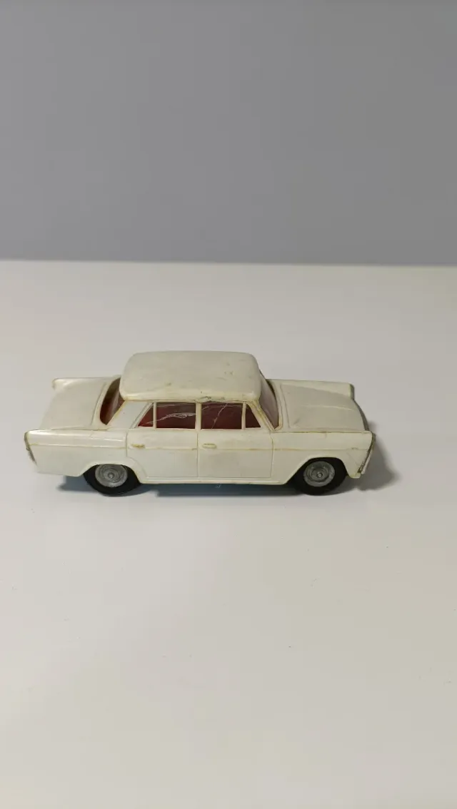 Coche de juguete Seat 1500 gozan