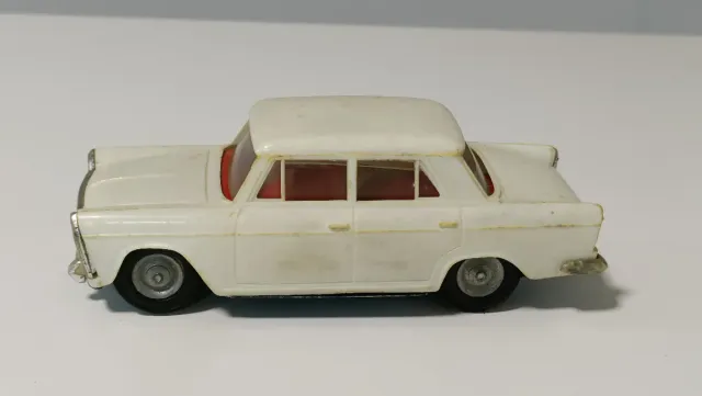 Coche de juguete Seat 1500 gozan